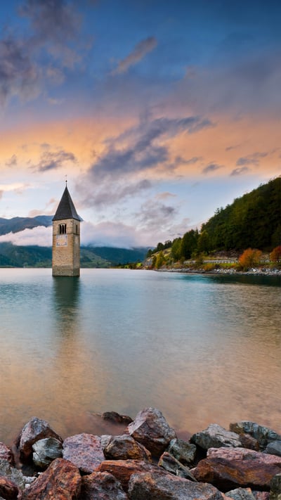 The bell tower in Lake Reschen, South Tyrol, Italy (© Scacciamosche/Getty Images) mobile wallpaper