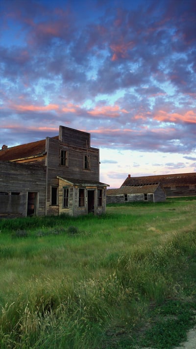 Old general store of Bents, Saskatchewan, Canada (© ImagineGolf/Getty Images) mobile wallpaper