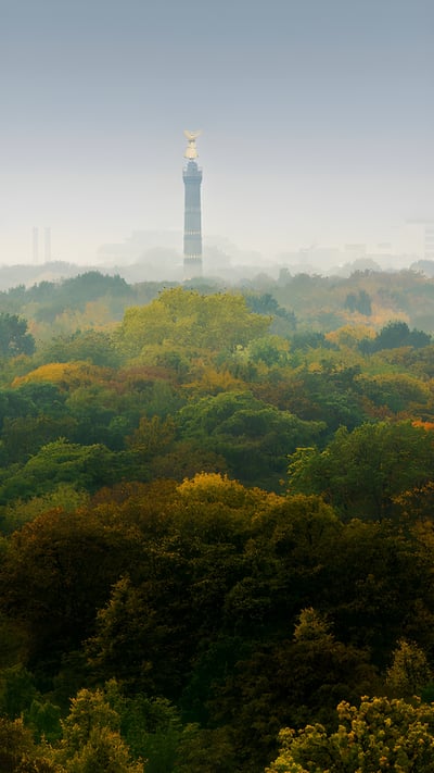 Herbstliche Farben in Berlin (© Sergio Saavedra Ruiz/Getty Images) mobile wallpaper