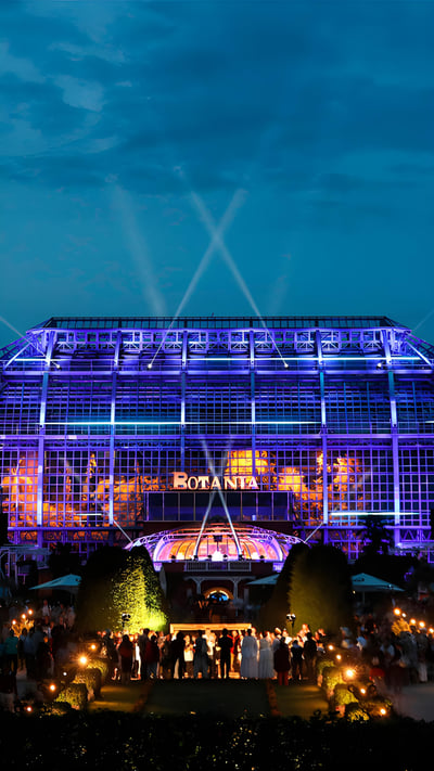 Botanische Nacht im Botanischen Garten, Berlin (© Felipe Trueba/EPA-EFE/Shutterstock) mobile wallpaper