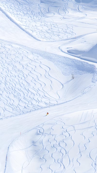 Skier at Bernina Pass, Graubünden, Switzerland (© Francesco Bergamaschi/Getty Images) mobile wallpaper