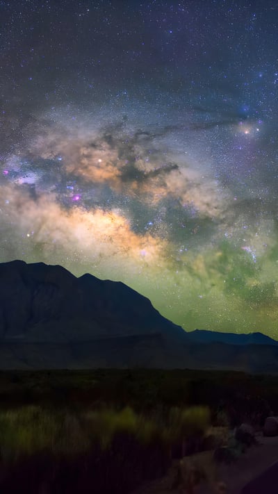 Milky Way over Big Bend National Park, Texas (© wisanuboonrawd/Adobe Stock) mobile wallpaper