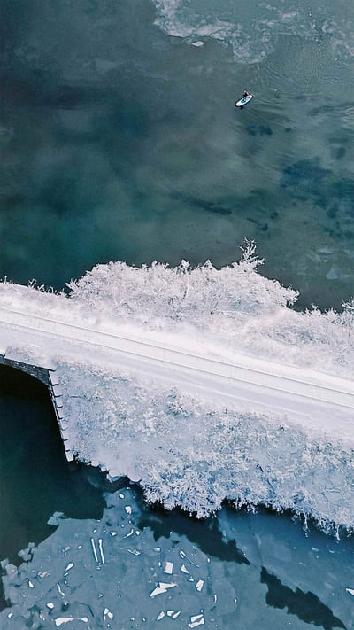 Paddleboarder in Bloody Brook, alongside the Connecticut River in Hanover, New Hampshire (© DEEPOL by plainpicture) mobile wallpaper