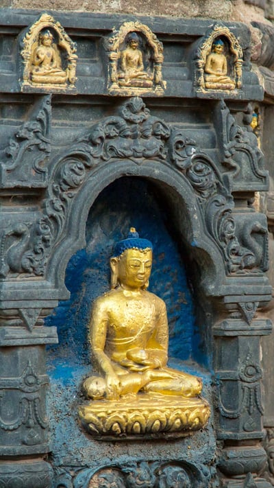 Bodhi Gaya - site of Buddhist pilgrimage (© Candid168/Shutterstock) mobile wallpaper