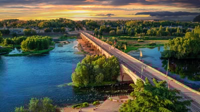 Un pont qui unit l'amour des mots