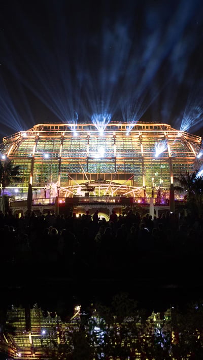 Lichtshow während der Botanischen Nacht im Botanischen Garten in Berlin (© Hayoung Jeon/EPA-EFE/Rex/Shutterstock) mobile wallpaper