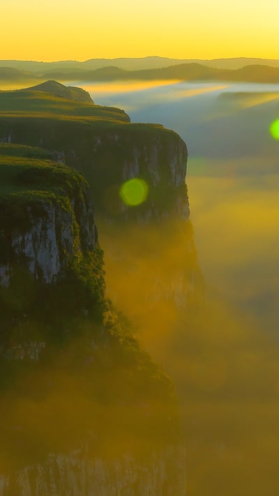 Canion fortaleza, Cambará do sul, Brasil (© agustavop/Getty Images) mobile wallpaper