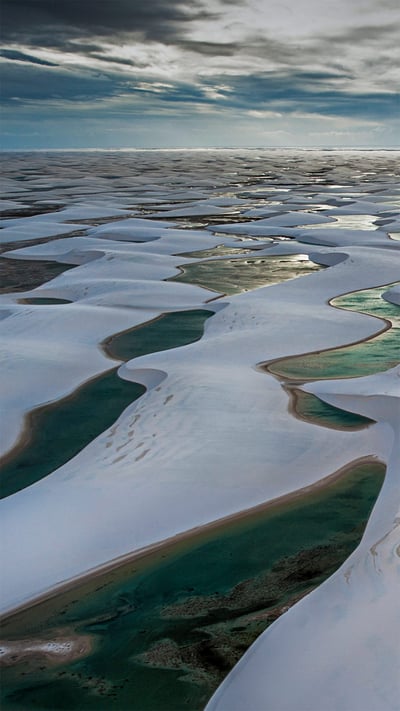 Lençóis Maranhenses National Park in the state of Maranhão, Brazil (© WIN-Initiative/Getty Images) mobile wallpaper