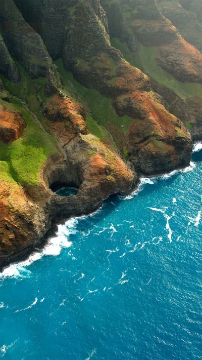 Bright Eye sea cave on the Nā Pali Coast, Kauai, Hawaii (© jimkruger/Getty Images) mobile wallpaper