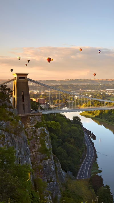 Clifton Suspension Bridge during the Bristol Balloon Fiesta, Bristol (© robertharding/Adobe Stock) mobile wallpaper