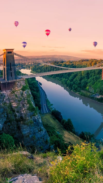 Hot air balloons over Clifton Suspension Bridge at sunrise, Bristol (© Rich Jones Photography/Getty Images) mobile wallpaper