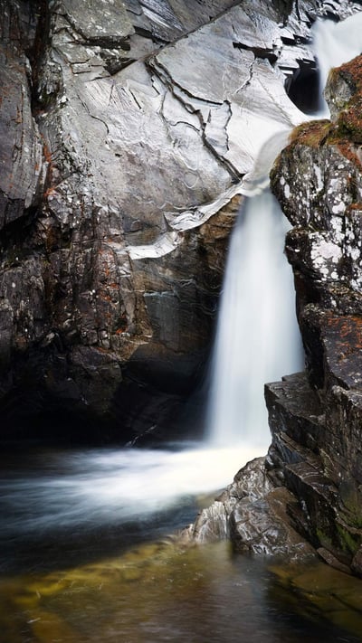 The Falls of Bruar, Perthshire, Scotland (© Peter Watson/Superstock) mobile wallpaper