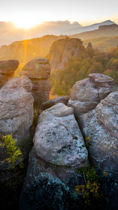Belogradchik Rocks, Bulgaria (© EvaL Miko/Shutterstock) mobile wallpaper
