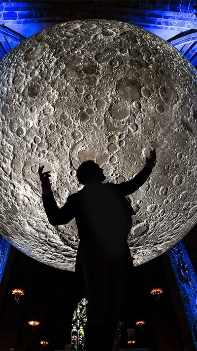 Museum Of Moon Installation Launches The Burns & Beyond Festival, Edinburgh. (© Jeff J Mitchell/Staff/Getty Images Entertainment) mobile wallpaper