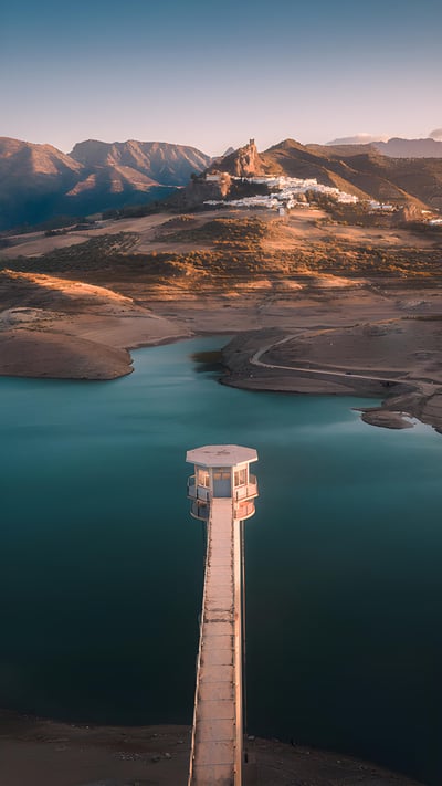 Village of Zahara de la Sierra overlooking Zahara-El Gastor Reservoir, Cádiz province, Spain (© SEN LI/Getty Images) mobile wallpaper