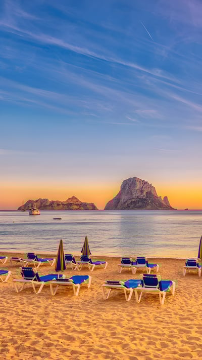 Bahía de Cala D'hort, Ibiza, España (© Juergen Sack/Getty Images) mobile wallpaper