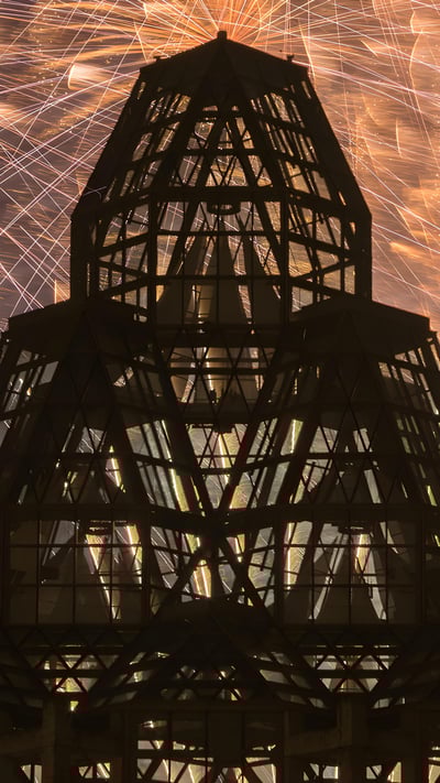 Canada Day firework show behind the National Gallery of Canada, Ottawa (© gqxue/iStock Editorial/Gettty Images) mobile wallpaper
