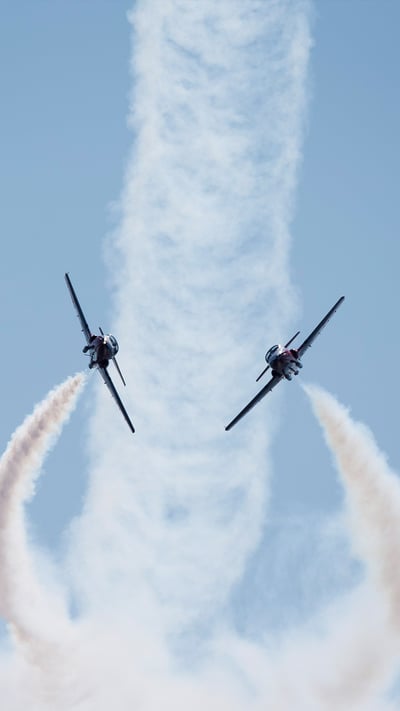 The Canadian International Air Show in Marilyn Bell Park (© Melissa Renwick/Contributor/Getty Images) mobile wallpaper