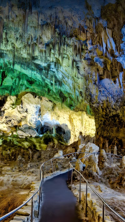Walkway leading into the Big Room, Carlsbad Caverns, New Mexico (© Doug Meek/Getty Images) mobile wallpaper