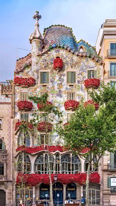 At Casa Batlló for Sant Jordi’s Day in Barcelona, Spain (© Jon Arnold Images Ltd/Alamy) mobile wallpaper