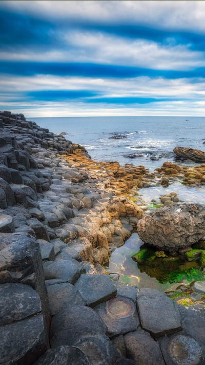 The Giant's Causeway, Bushmills, Northern Ireland, UK (© Chiara Salvadori/Getty Images) mobile wallpaper