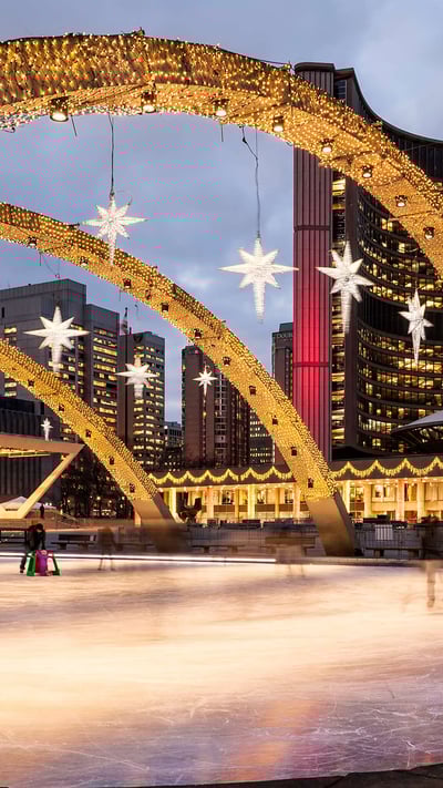 Christmas Lights and Christmas tree at Nathan Phillips square, Toronto (© Bert Hoferichter/AgeFotostock) mobile wallpaper