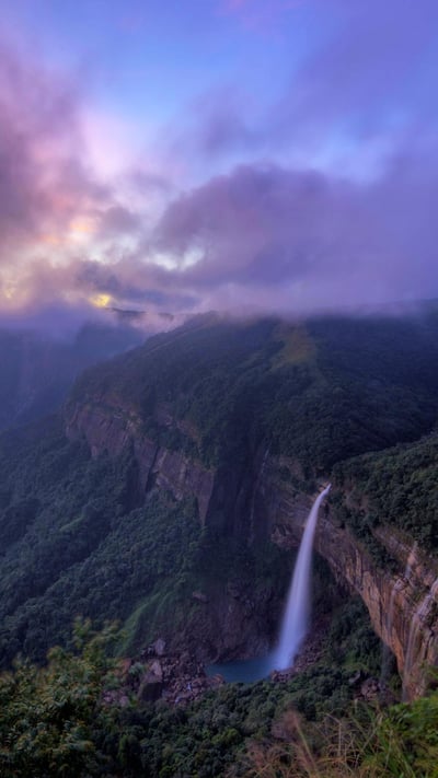Nohkalikai waterfall, near Sohra, Meghalaya (© Amit Rane/Alamy Stock Photo) mobile wallpaper