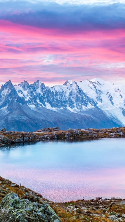Coucher de soleil sur les lacs des Chéserys, Chamonix-Mont Blanc, France (© Smit/Shutterstock) mobile wallpaper