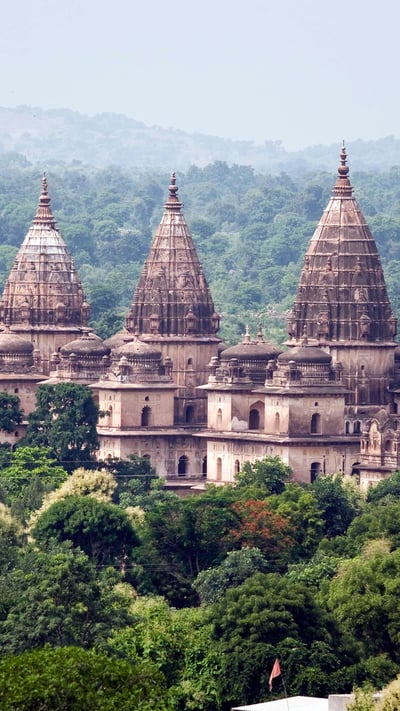 The chhatris of Orchha in Madhya Pradesh, India (© PEDRE/iStock/Getty Images Plus) mobile wallpaper
