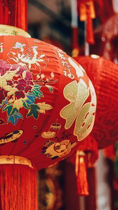 寓意幸福和团圆的春节灯笼,中国 (© d3sign/Moment/Getty Images) mobile wallpaper