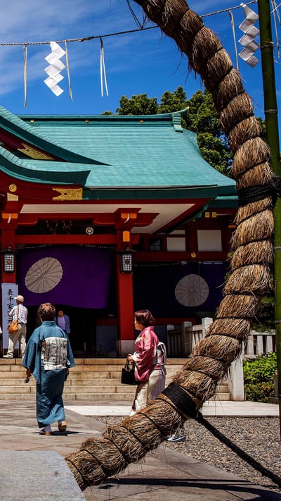 「日枝神社の茅の輪」東京, 永田町 (© Visual & Written/Superstock) mobile wallpaper