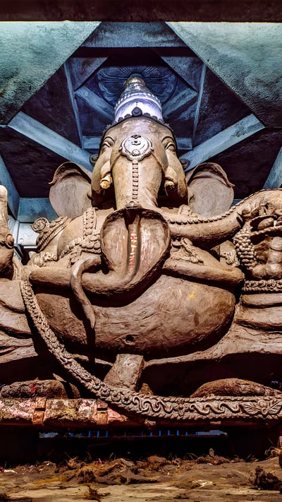 Clay-idol of Ganesha at a temple near Bengaluru (© Amith Nag Photography/Getty Images) mobile wallpaper