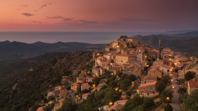 Quand le soir embrasse la montagne corse