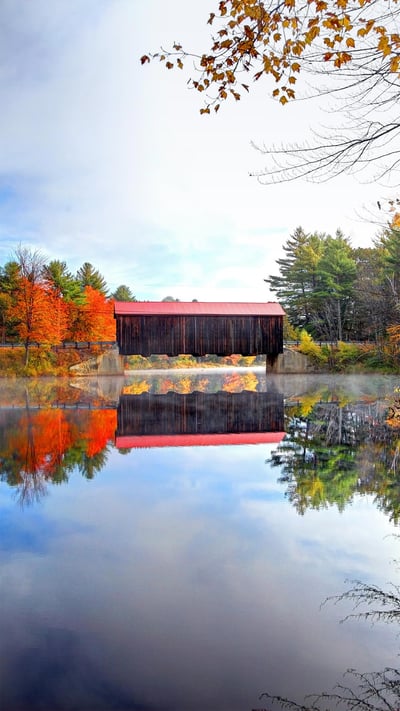 County Bridge in New Hampshire, USA (© Denis Tangney Jr/E+/Getty Images) mobile wallpaper