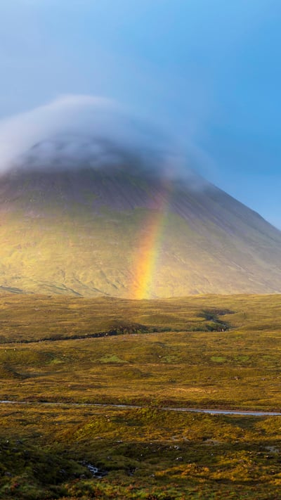 Misty peak of Glamaig, Red Hills, Isle of Skye (© fotoVoyager/Getty Images) mobile wallpaper