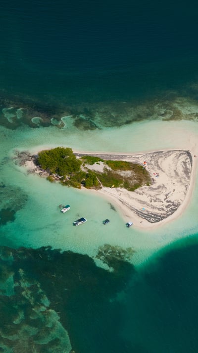 Guadeloupe, Grand Cul-de-sac Marin, Ilets de Carénage, Ilet Blanc (© Thierry GRUN - Aero/Alamy Stock Photo) mobile wallpaper