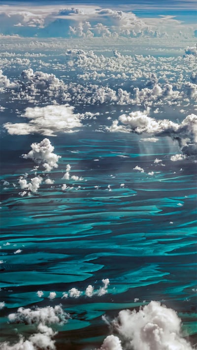 「海上の積雲」カリブ海地域 (© F. M. Kearney/plainpicture) mobile wallpaper