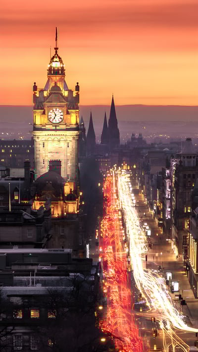 The Balmoral Clocktower, Edinburgh (© Puthipong Worasaran/Moment/Getty Images) mobile wallpaper