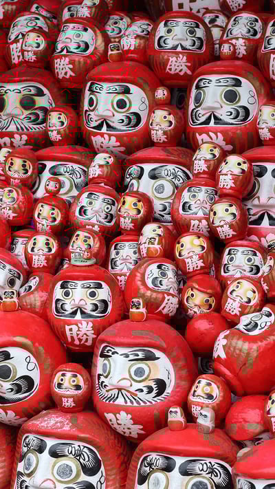 勝尾寺の勝ちダルマ, 大阪府 箕面市 (© feathercollector/Adobe Stock) mobile wallpaper