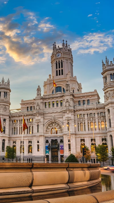 Fiesta Nacional de España, Plaza de Cibeles, Madrid, España (© Noppasin Wongchum/Getty Images) mobile wallpaper