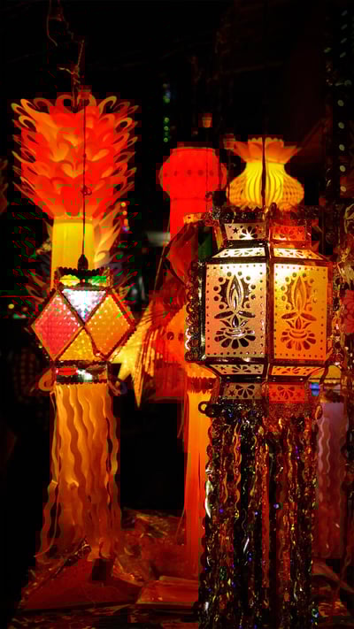 Lanterns illuminated for the Diwali festival, Mumbai, India (© RAMNIKLAL MODI/Shutterstock) mobile wallpaper