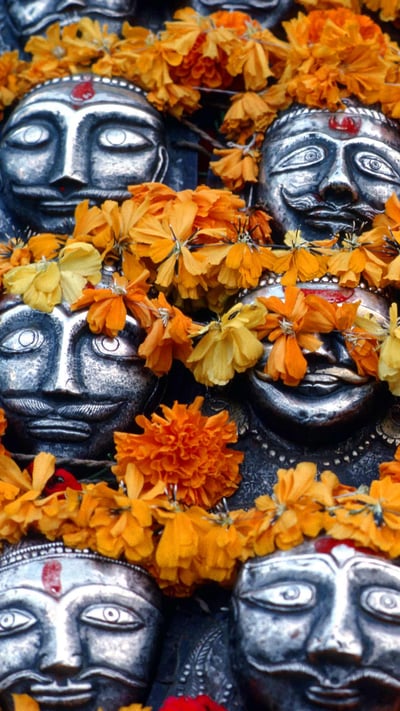 Masks for the Dussehra festival (© Piergiorgio Sclarandis/Sime/eStock Photo) mobile wallpaper