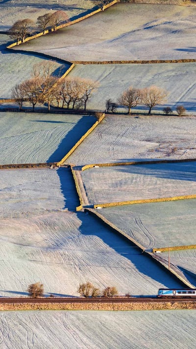 Vale of Edale, Peak District, England (© John Finney/Getty Images) mobile wallpaper