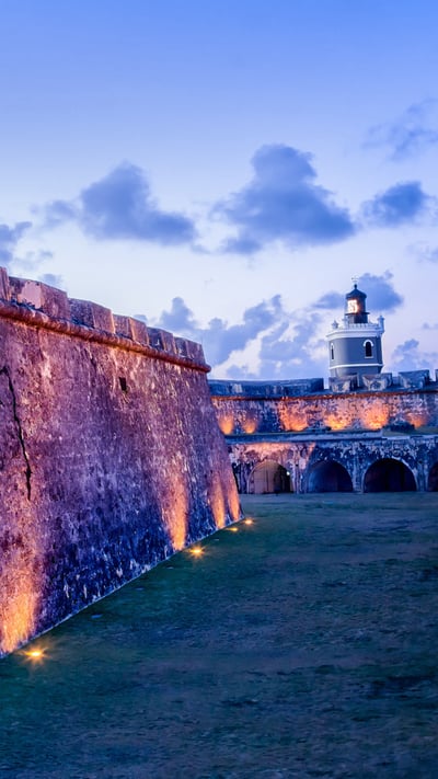 Castillo San Felipe del Morro in Old San Juan, Puerto Rico (© grandriver/Getty Images) mobile wallpaper