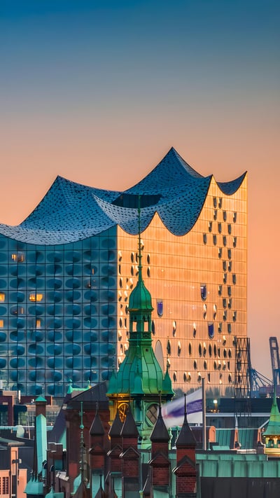 Luftaufnahme der Elbphilharmonie in Hamburg (© Michael Abid/Alamy) mobile wallpaper