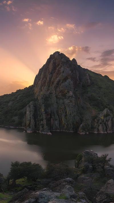Vista desde el Salto del Gitano, Parque Nacional de Monfragüe, Cáceres, Extremadura, España (© Daniel Viñé Garcia/Getty Images) mobile wallpaper