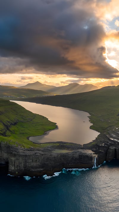 Sørvágsvatn lake, island of Vágar, Faroe Islands, Denmark (© Anton Petrus/Getty Images) mobile wallpaper