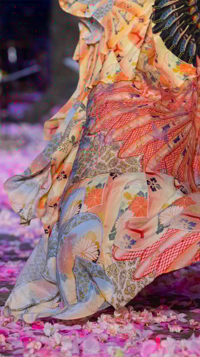 A model walks the runway during the Camilla show at Mercedes-Benz Fashion Week, 2018 in Sydney, Australia (© Mark Nolan/Getty Images) mobile wallpaper