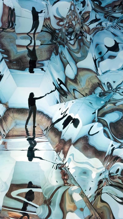 Artist Laura Buckley with her mixed-media sculpture 'Fata Morgana,' Saatchi Gallery, London (© Stephen Chung/Alamy) mobile wallpaper