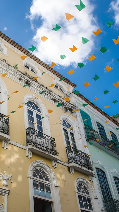 Rua em Salvador decorada com bandeiras coloridas entre prédios (© Henn Photography/Aurora Photos/Getty Images) mobile wallpaper